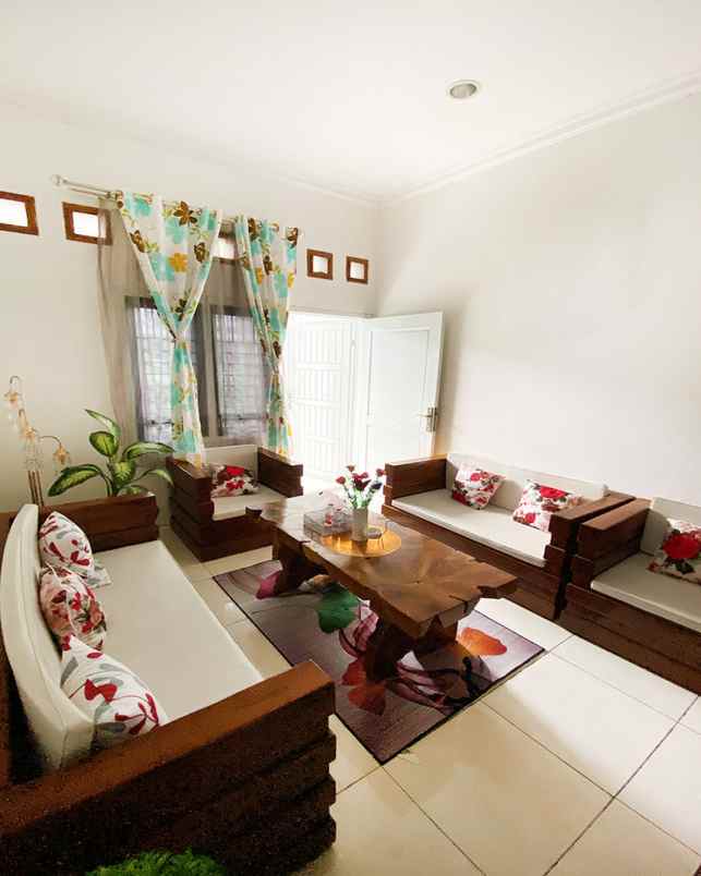 dijual rumah perumahan villa melati mas