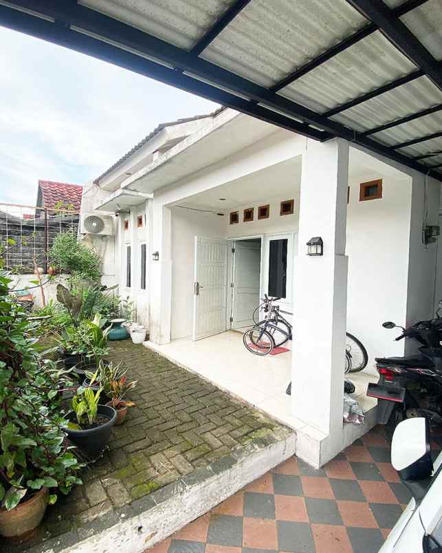 dijual rumah perumahan villa melati mas