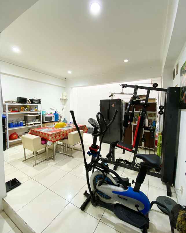 dijual rumah perumahan villa melati mas