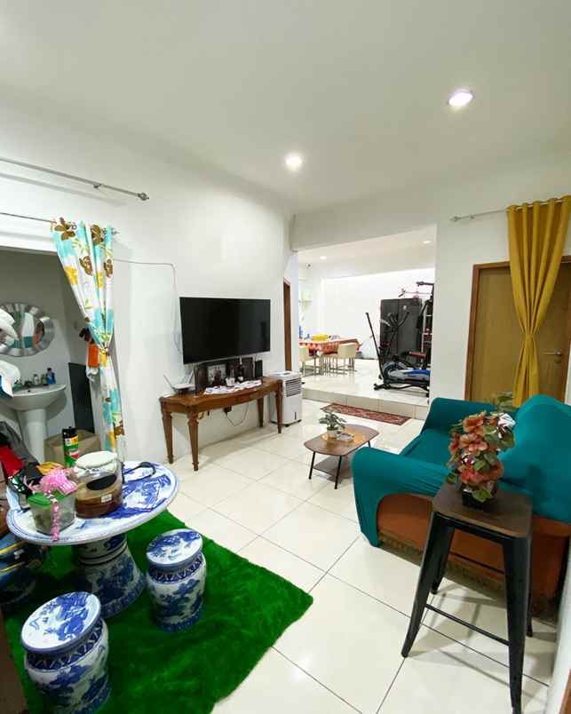 dijual rumah perumahan villa melati mas