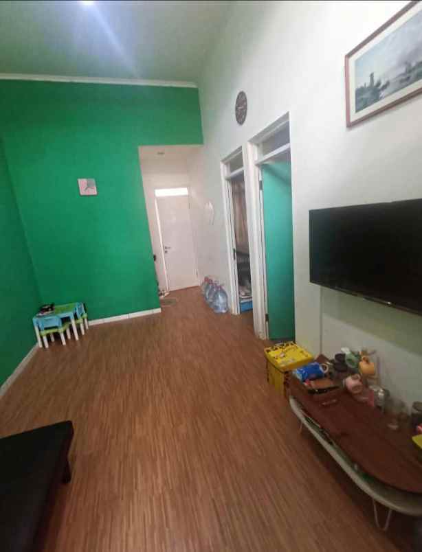 dijual rumah perumnas royal semesta campaka