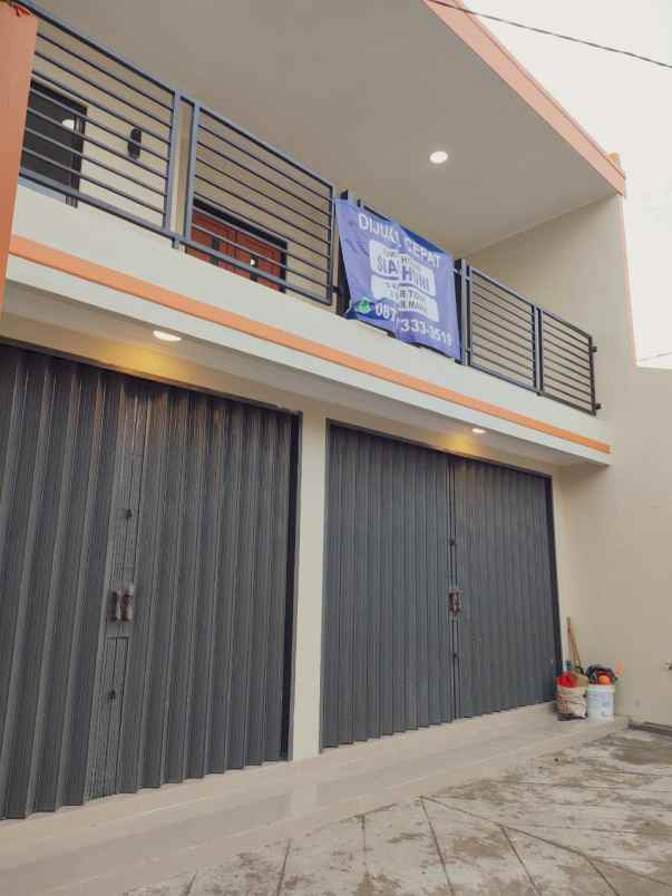 dijual rumah pinggir jalan raya