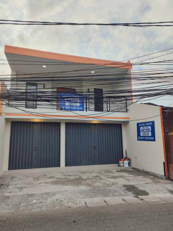 dijual rumah pinggir jalan raya