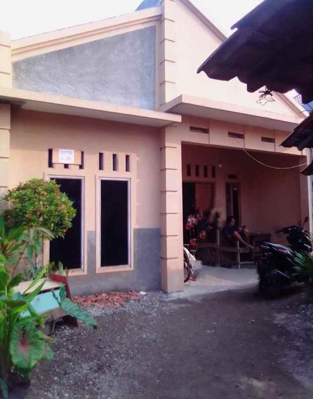 dijual rumah pingir jalan setrategis