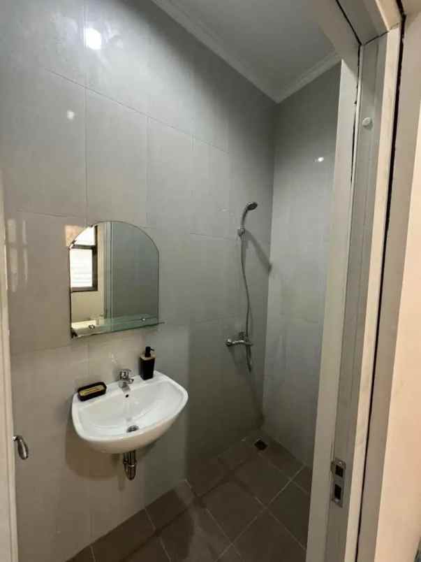 dijual rumah pisangan pulo gadung jaktim