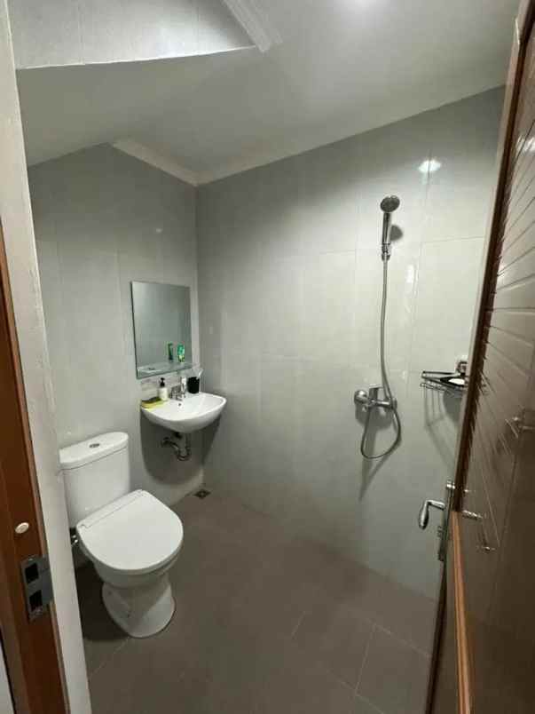 dijual rumah pisangan pulo gadung jaktim