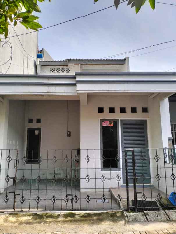 dijual rumah plamongan indah