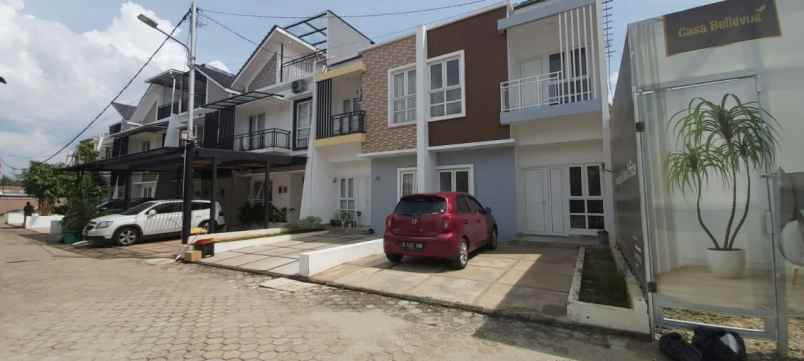 dijual rumah pondok aren