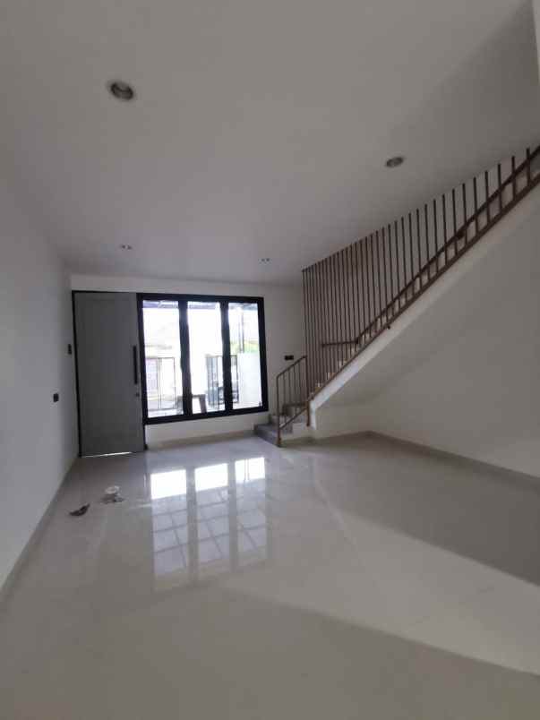 dijual rumah pondok candra