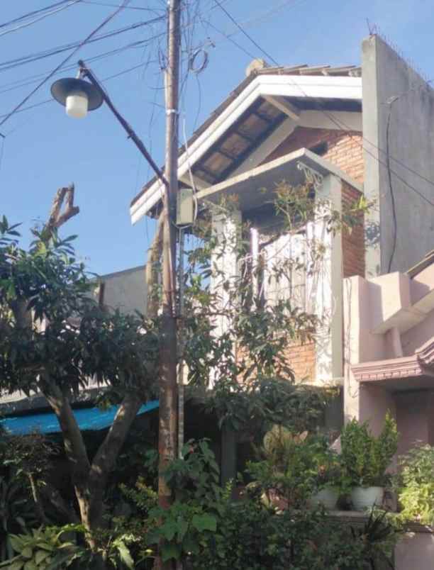 dijual rumah pondok duta