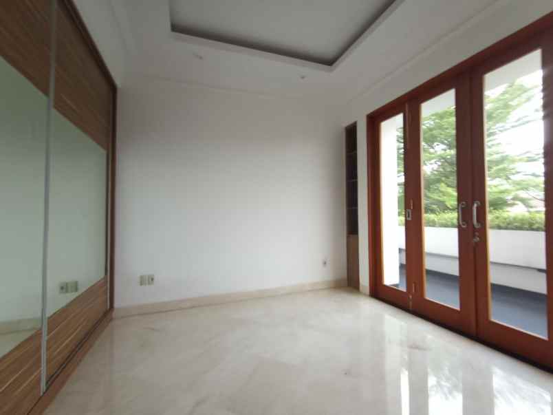 dijual rumah pondok indah