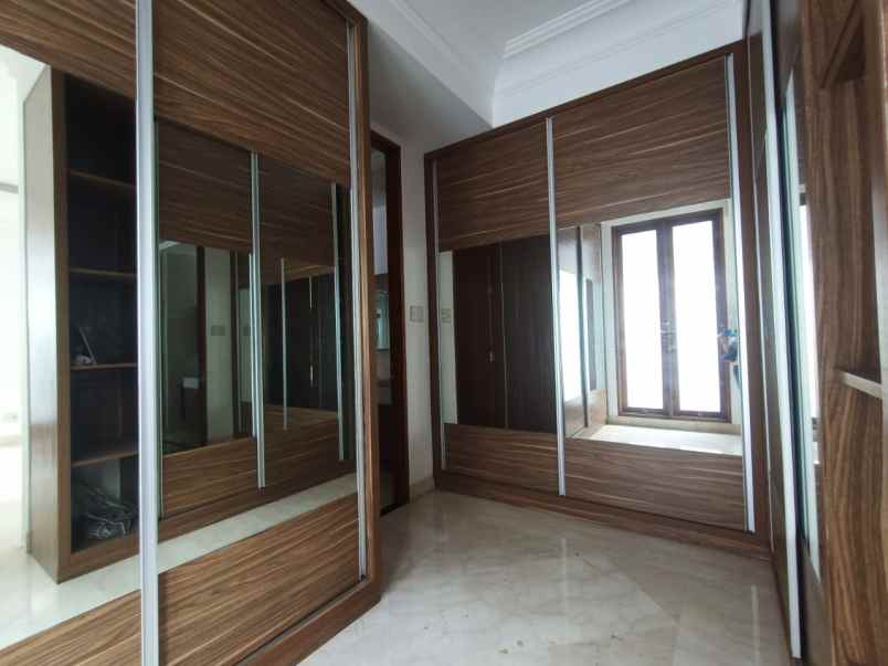 dijual rumah pondok indah