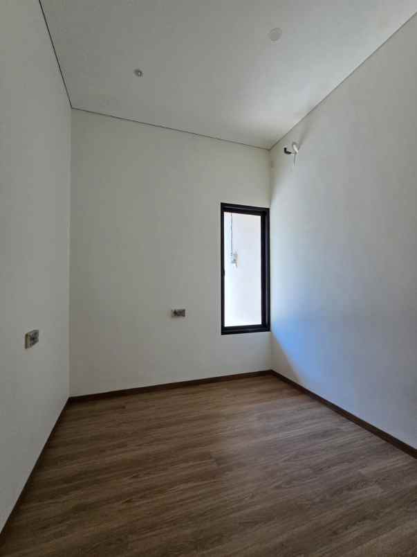 dijual rumah pulo asem rawamangun