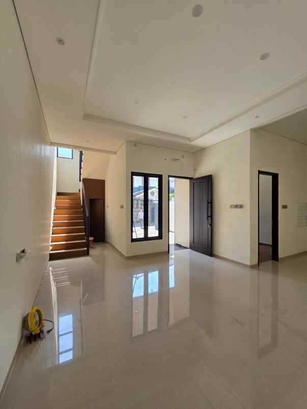 dijual rumah pulo asem rawamangun