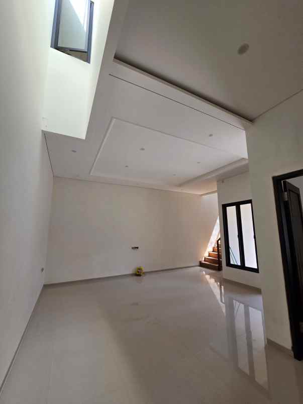 dijual rumah pulo asem rawamangun