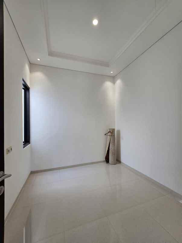 dijual rumah pulo asem rawamangun