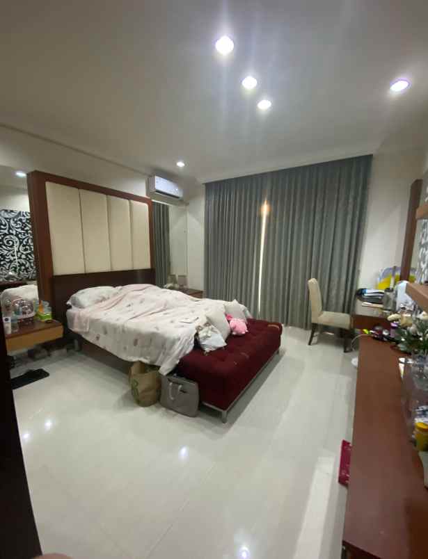 dijual rumah puri galaxy