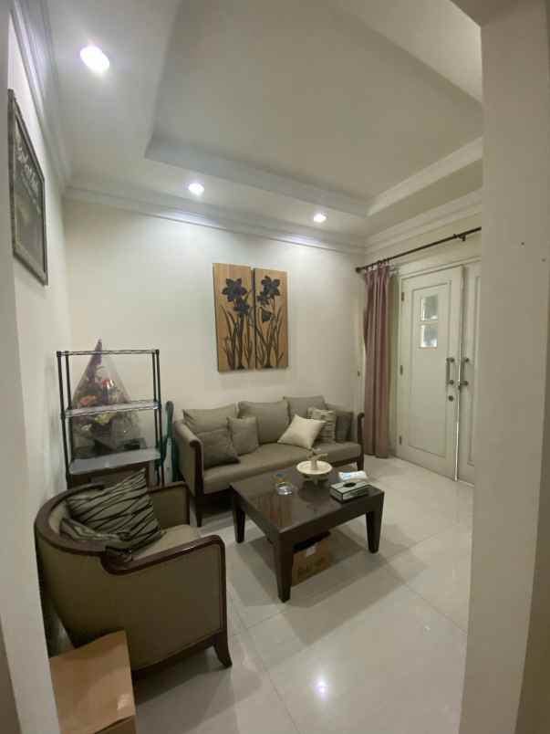 dijual rumah puri galaxy