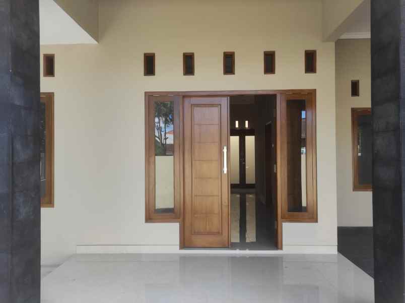 dijual rumah purwomartani