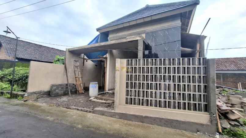 dijual rumah purwomartani kalasan