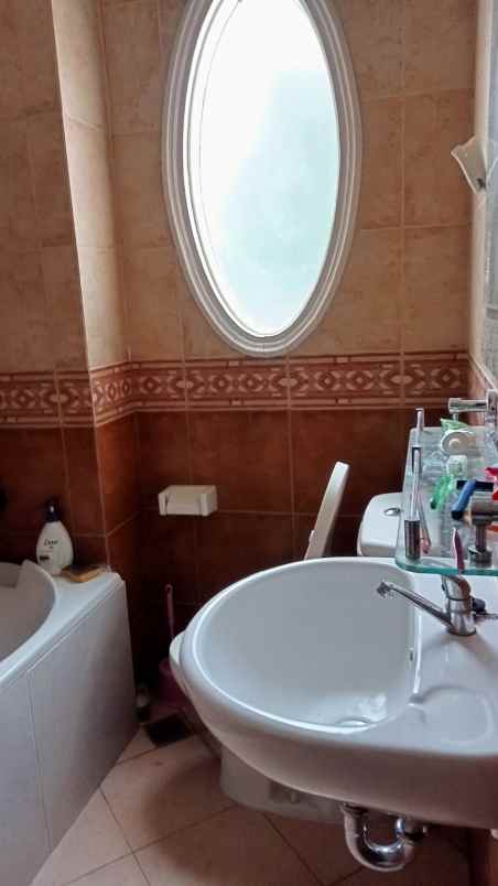 dijual rumah raffles hills housing