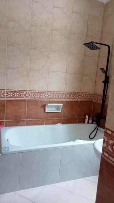 dijual rumah raffles hills housing