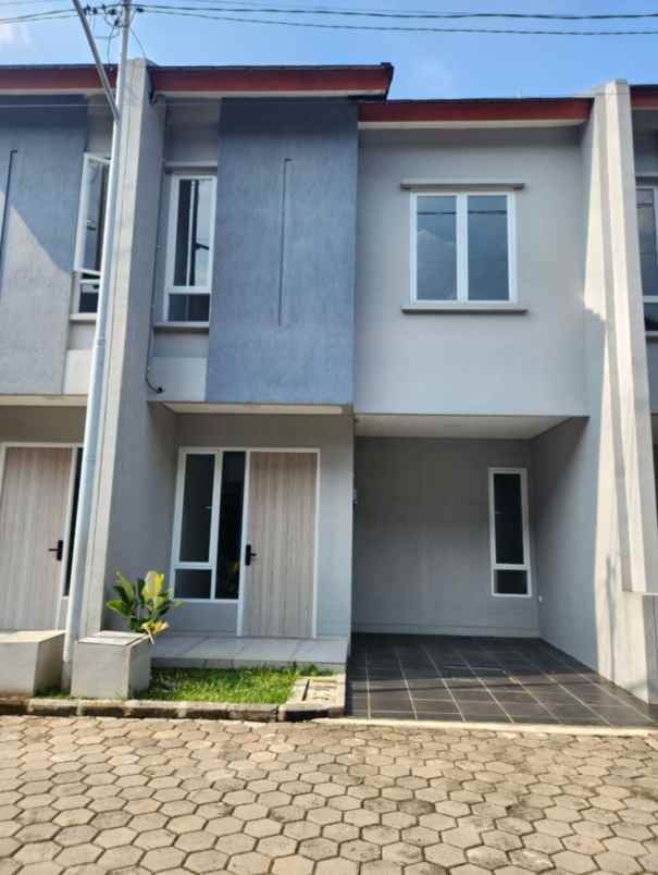 dijual rumah rangkapan jaya pancoran
