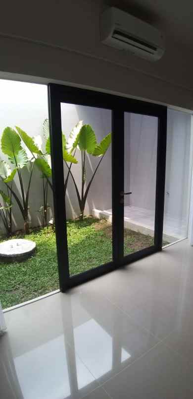 dijual rumah raya ngagel