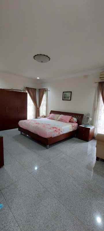 dijual rumah regency 21