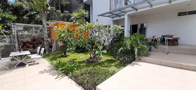 dijual rumah resort dago pakar