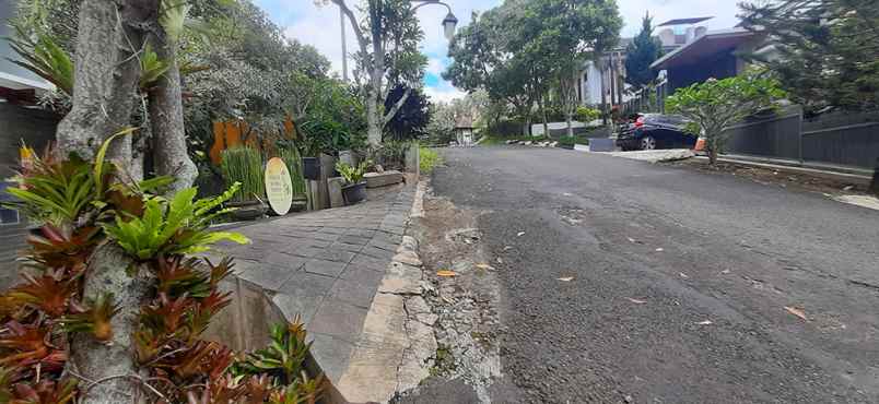 dijual rumah resort dago pakar