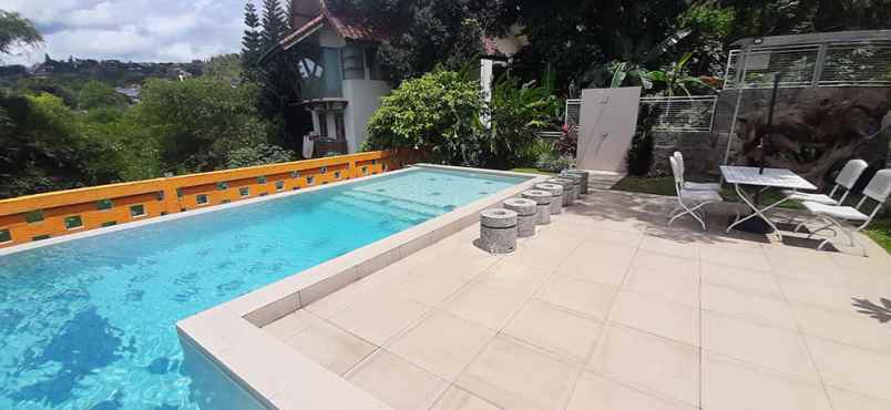 dijual rumah resort dago pakar