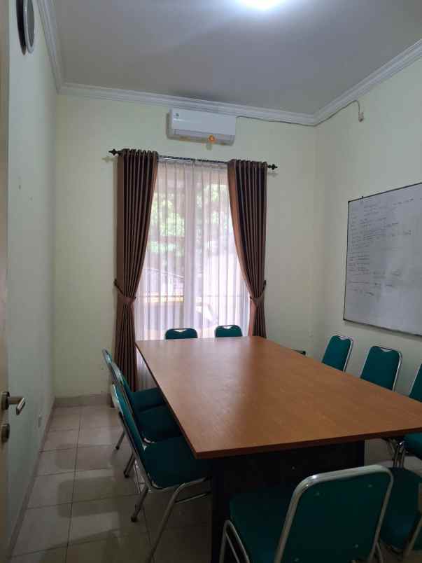 dijual rumah royal residence