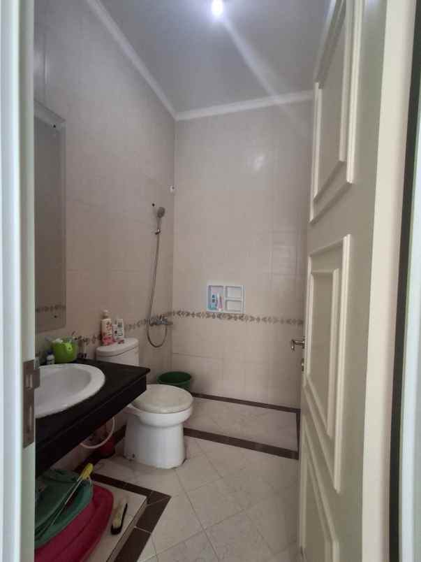 dijual rumah royal residence