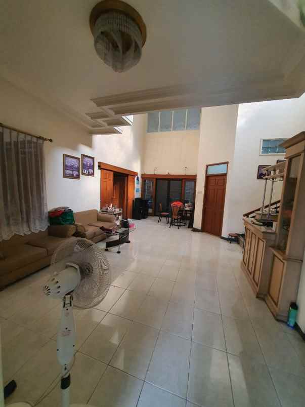 dijual rumah rumah 2 lantai jemursari