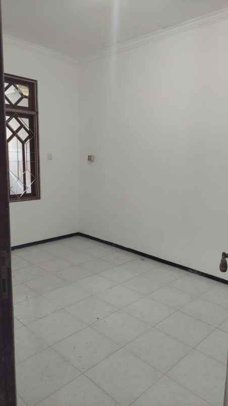 dijual rumah rungkut