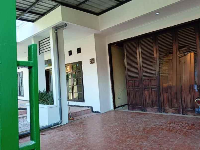 dijual rumah rungkut asri