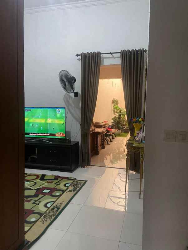 dijual rumah rungkut asri