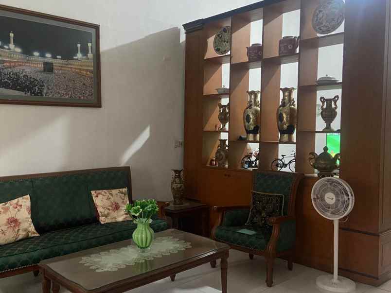 dijual rumah rungkut asri