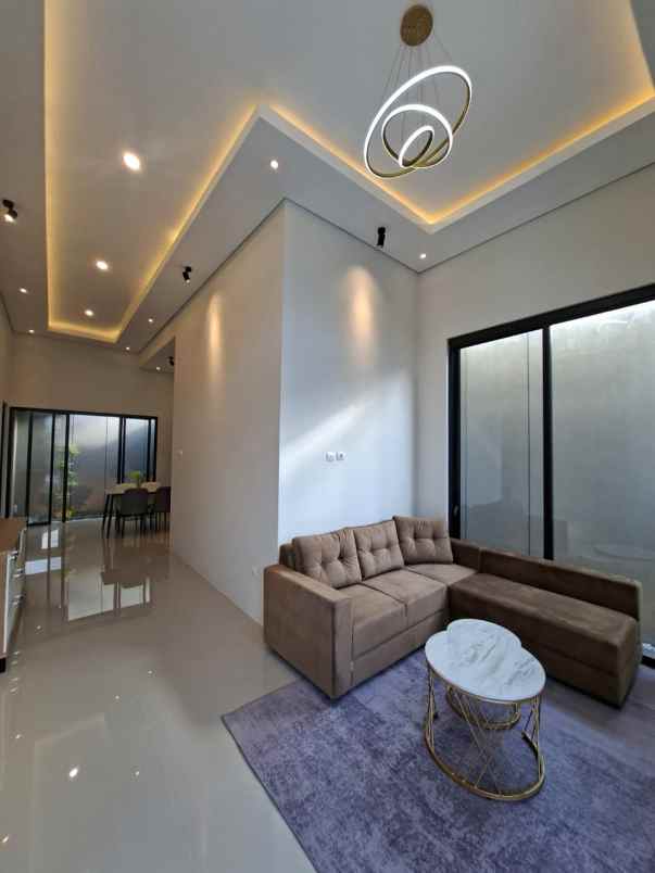 dijual rumah sambisari