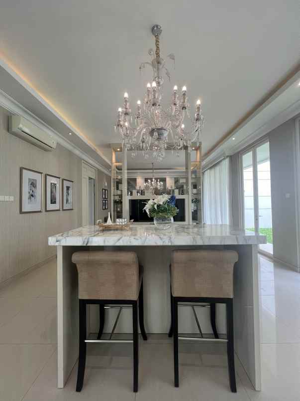 dijual rumah santiago rosa pakuwon city