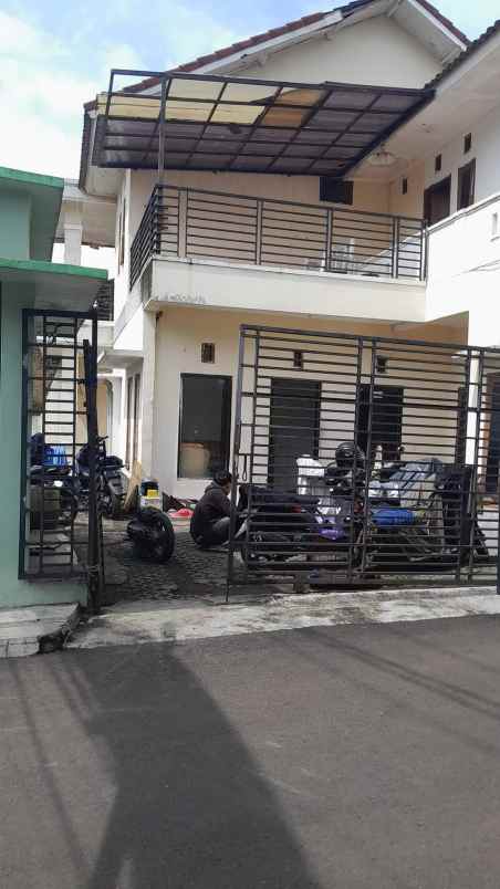 dijual rumah sariwangi