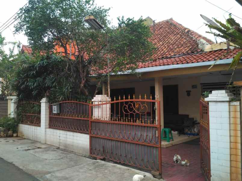 dijual rumah setiabudi