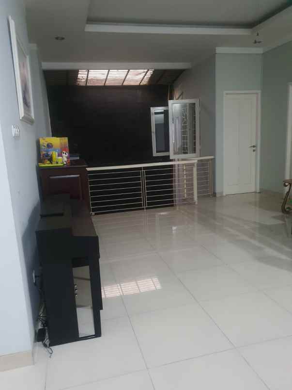 dijual rumah siap huni dalam komplek asri bsd city