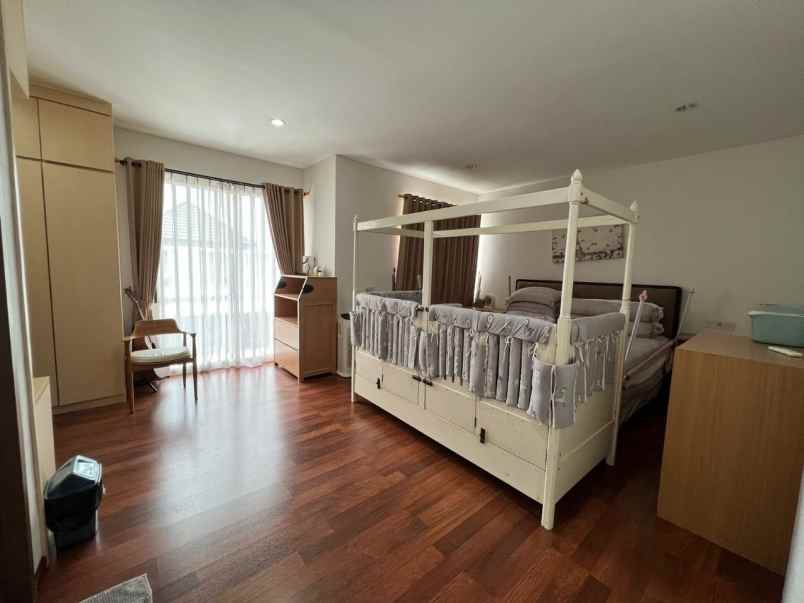 dijual rumah siap huni di graha natura surabaya barat