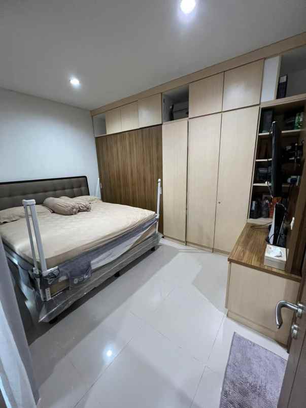 dijual rumah siap huni di graha natura surabaya barat