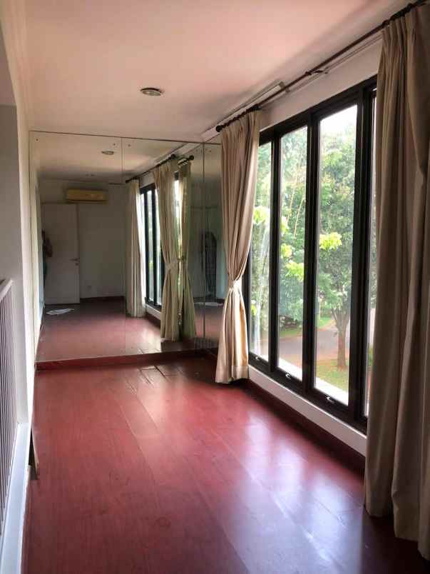 dijual rumah siap huni di mahogany residence cibubur