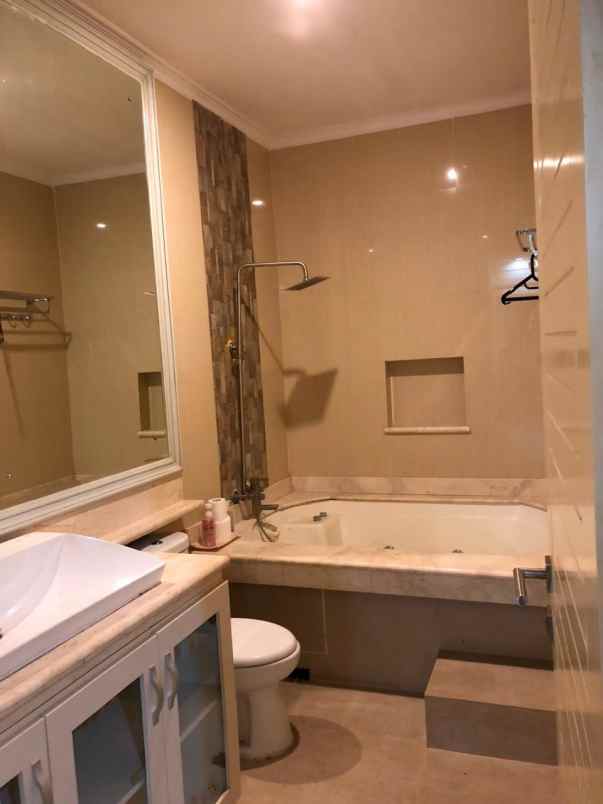 dijual rumah siap huni di mahogany residence cibubur
