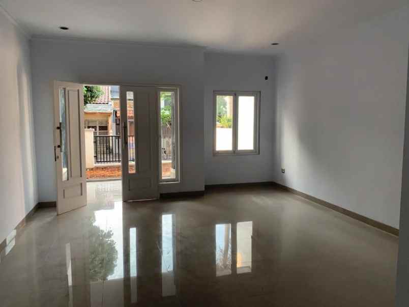 dijual rumah siap huni di raffles hills cibubur