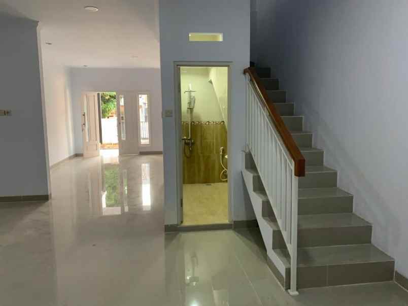 dijual rumah siap huni di raffles hills cibubur
